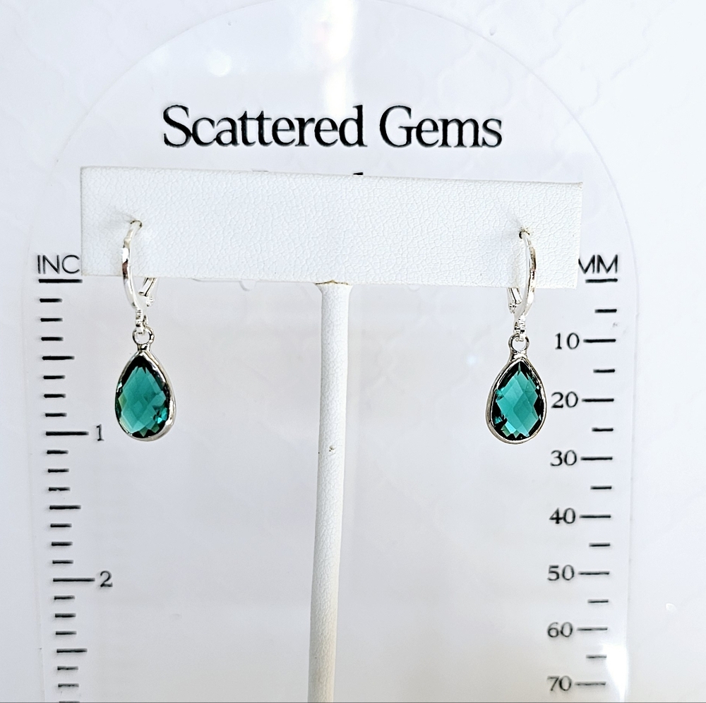 Brand New Emerald & Silver Teardrop Leverback  Earrings